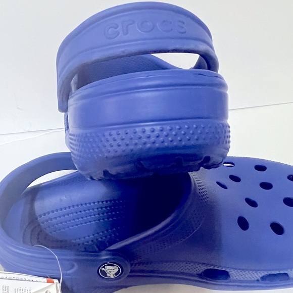 Unisex crocs. Size Men 7 and Size women 9. - Picture 6 of 9